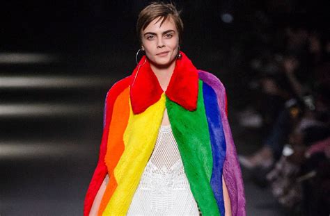 La fiesta de Burberry: todos los colores del arcoíris, la diversidad 